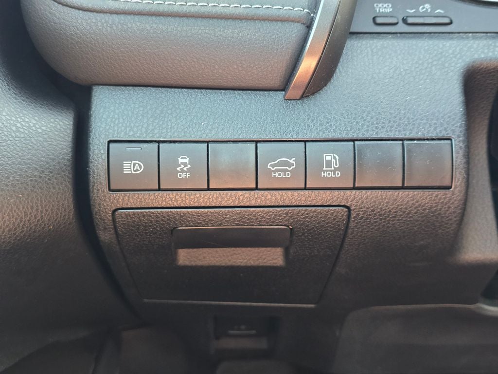 2023 Toyota Camry Hybrid SE